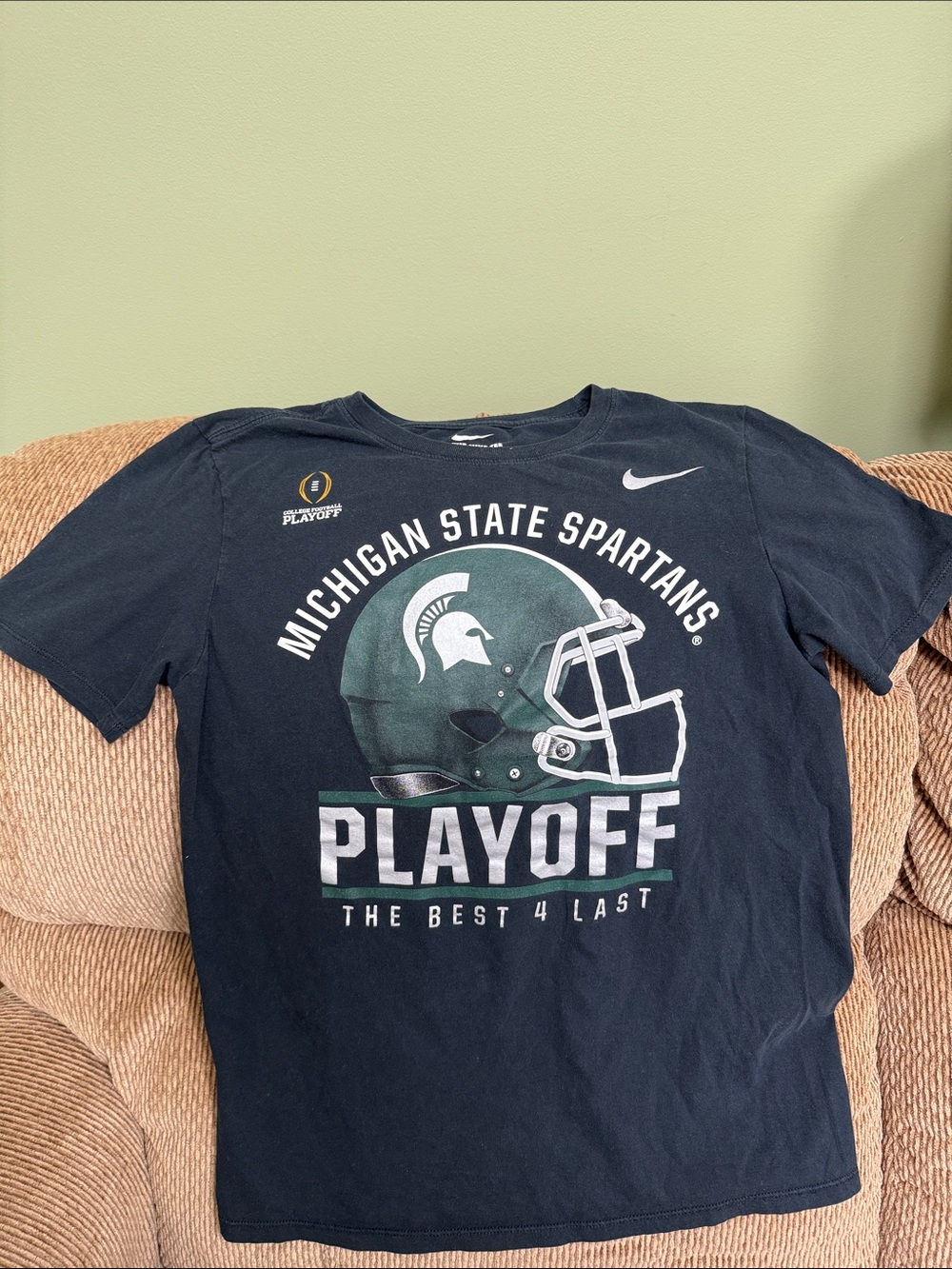 Nike Tee Michigan State Spartans College Playoff T-Shirt Helmet Graphic Size S